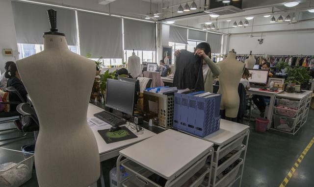 開網店賣服裝，教你如何高效尋找工廠與專業設計服務